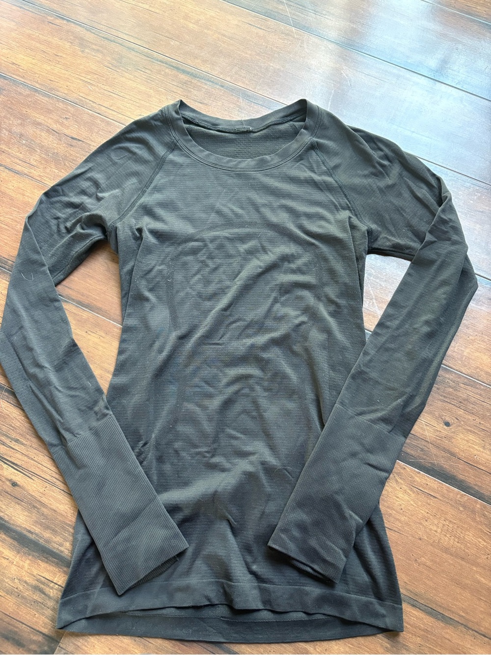 Lululemon swiftly tech long sleeve size 4